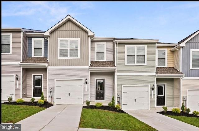 townhome / multi-family property featuring a front yard and a garage