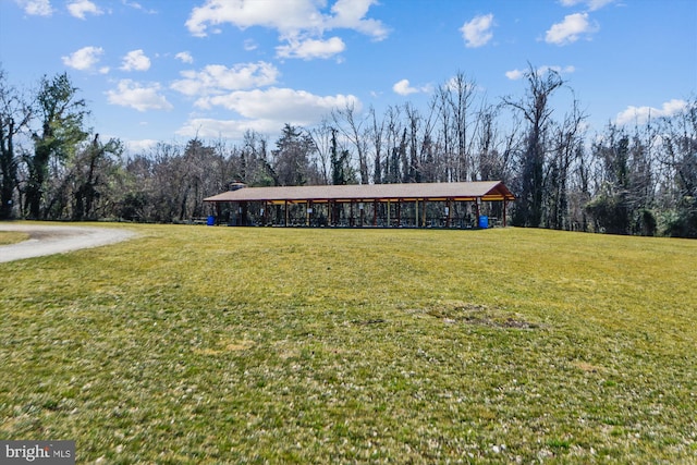 view of front of house featuring a front yard