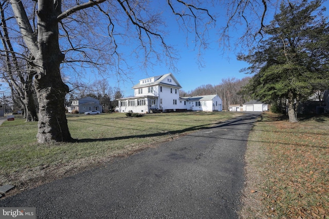 view of front of house featuring a front yard