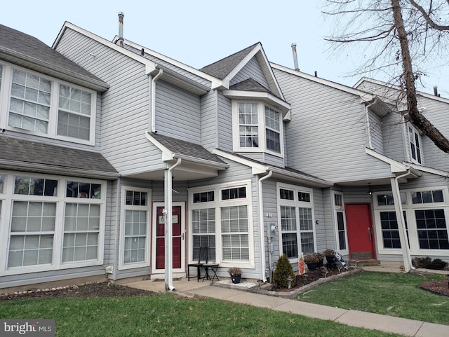 view of front of house with a front yard