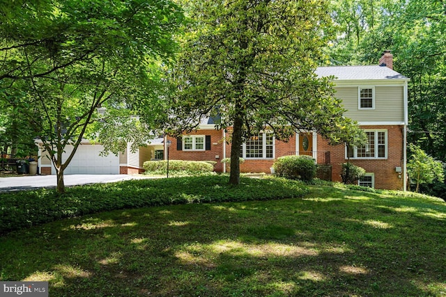 view of front facade featuring a garage and a front lawn