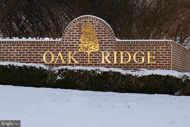 view of community / neighborhood sign