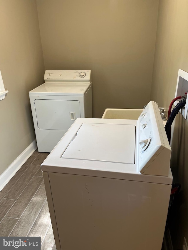 washroom featuring washer and clothes dryer