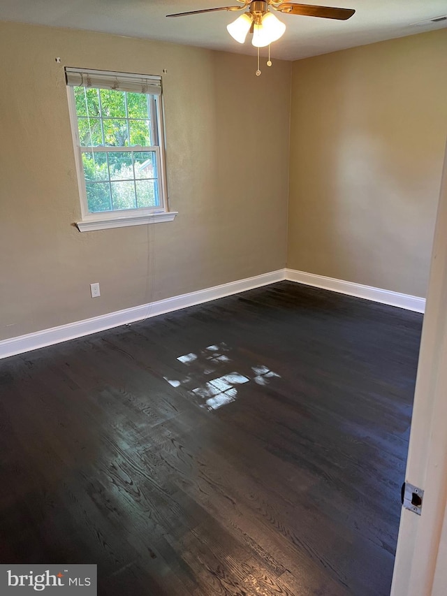 unfurnished room with dark hardwood / wood-style floors and ceiling fan