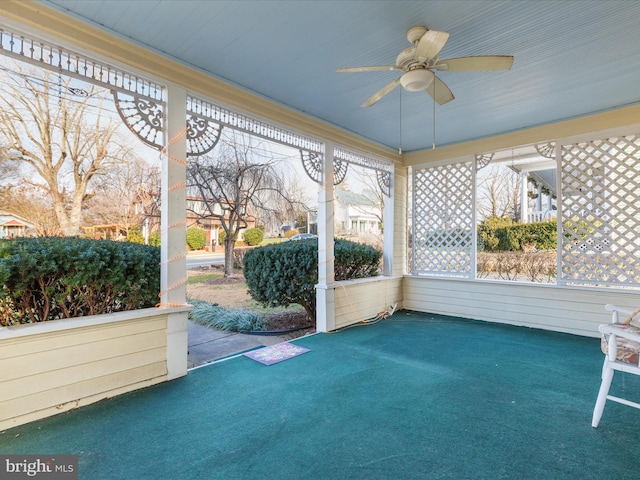 sunroom featuring ceiling fan