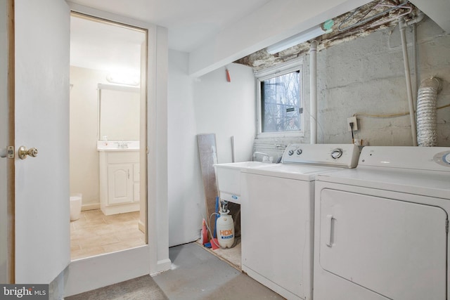 washroom featuring washer and clothes dryer