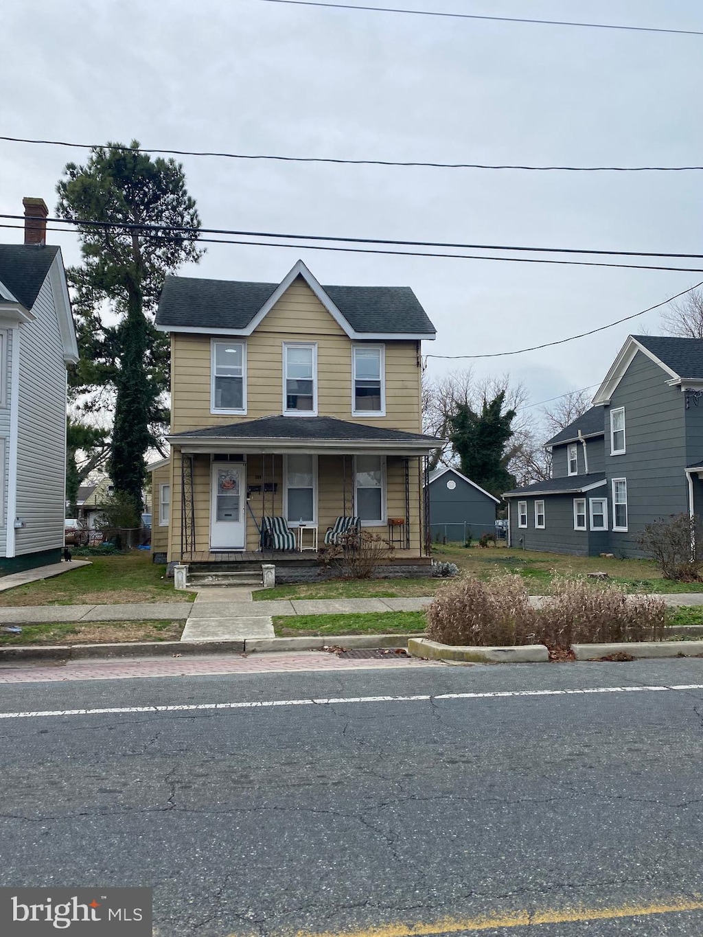 view of front facade with a porch