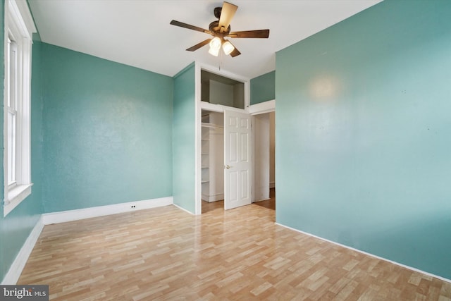 unfurnished bedroom with light wood-type flooring, a closet, and ceiling fan