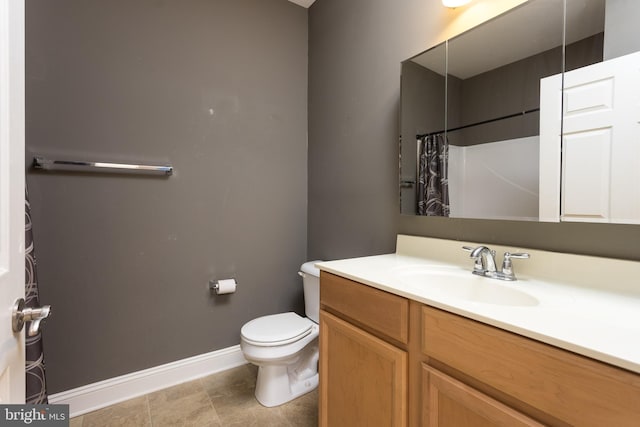 bathroom with vanity, toilet, and curtained shower