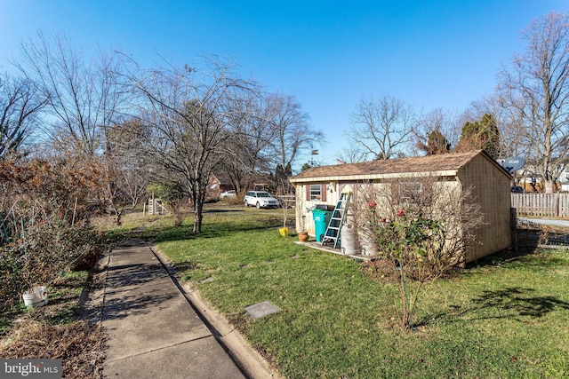 view of yard with an outdoor structure