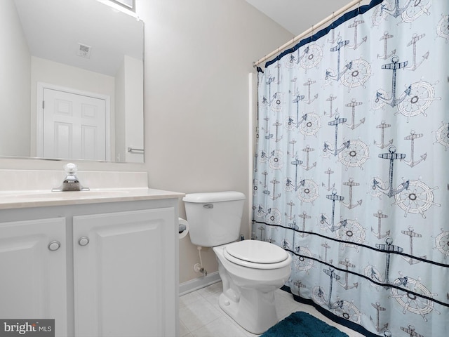 bathroom featuring a shower with shower curtain, vanity, and toilet