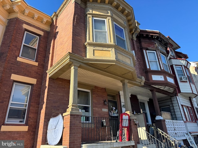 view of front of house with covered porch