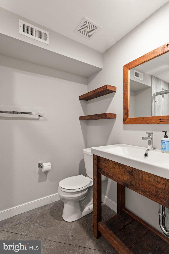 bathroom featuring toilet