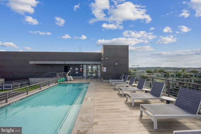 view of swimming pool