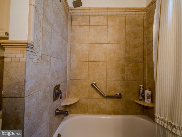 bathroom with shower / bath combo