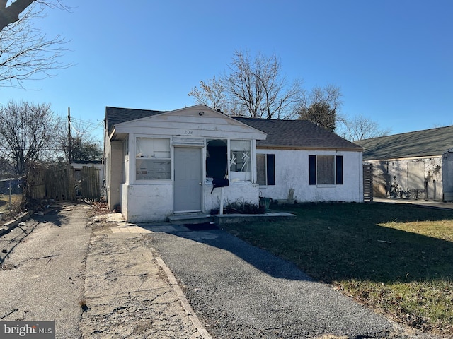 view of front of home with a front yard