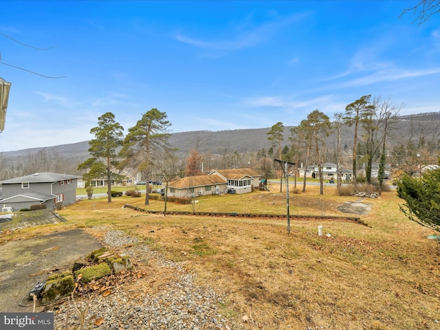 view of yard with a mountain view