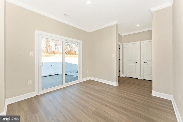 unfurnished room featuring light hardwood / wood-style flooring and crown molding