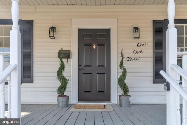 property entrance with covered porch