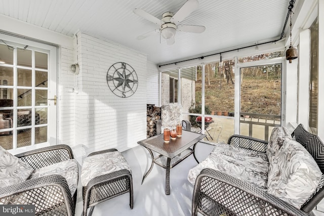 sunroom featuring ceiling fan