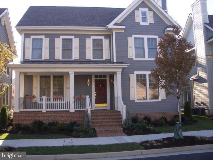 view of front facade featuring covered porch and central AC