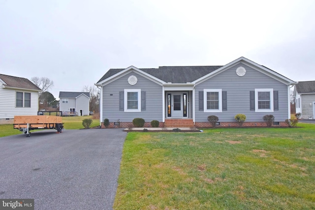 ranch-style house featuring a front yard