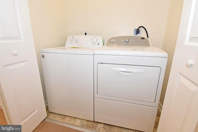 washroom featuring washing machine and clothes dryer