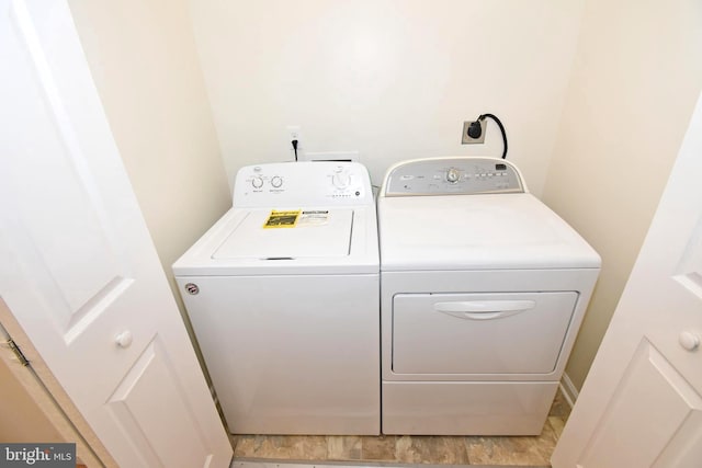 laundry room featuring washer and clothes dryer