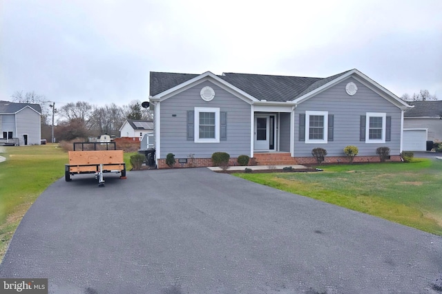 ranch-style house featuring a front yard