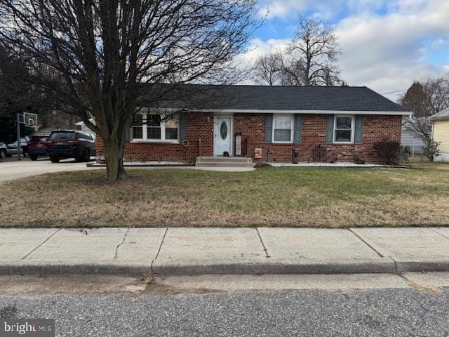 single story home with a front yard