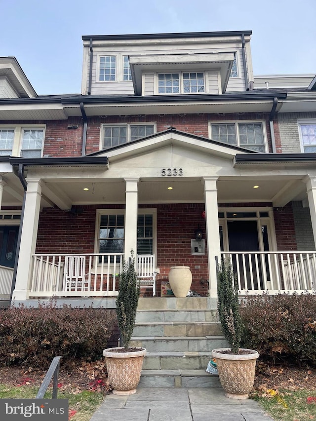 view of front facade with a porch