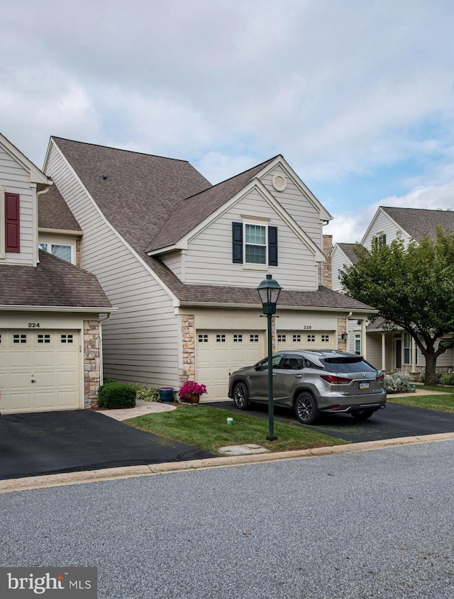 view of front facade featuring a garage