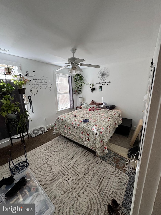 bedroom with ceiling fan