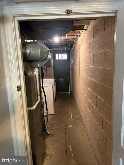 basement with washer / clothes dryer