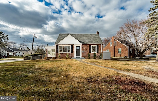 view of front of home featuring a front yard