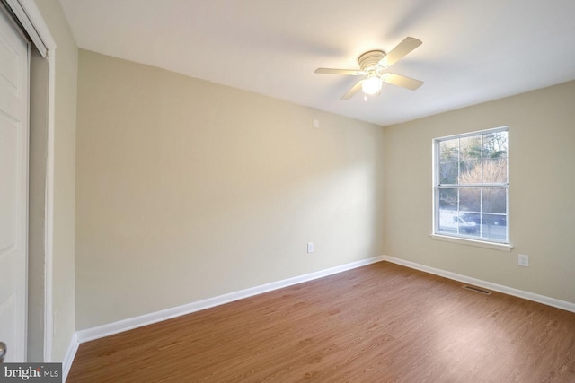 unfurnished room with wood-type flooring and ceiling fan