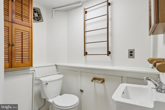 bathroom featuring sink and toilet