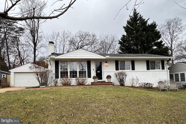 view of front of house featuring a front yard and a garage