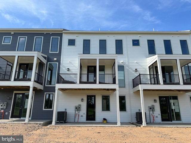 645 Angelfish Way, Woodbridge, VA 22191 - rear view of property featuring central AC and a patio