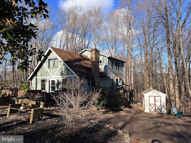 view of side of property with a storage shed