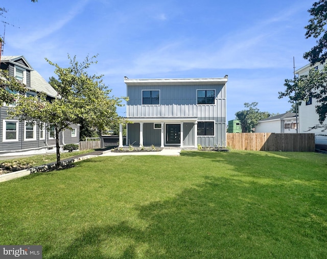 view of front of property with a front yard