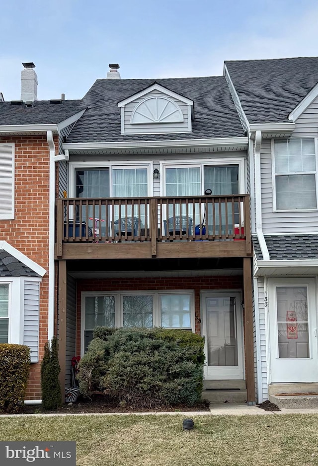 multi unit property with a balcony