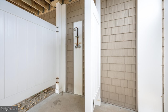 bathroom featuring concrete floors