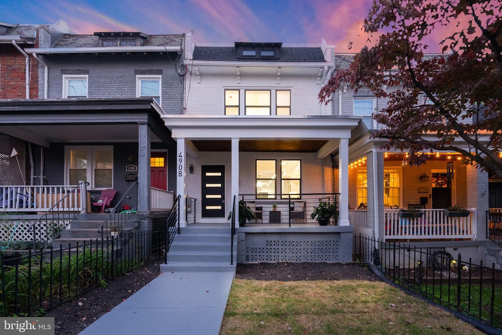 view of front of house with a porch