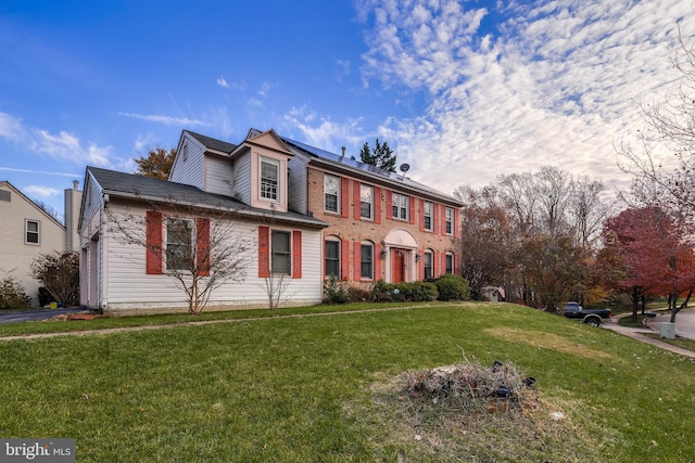 view of front facade with a front lawn