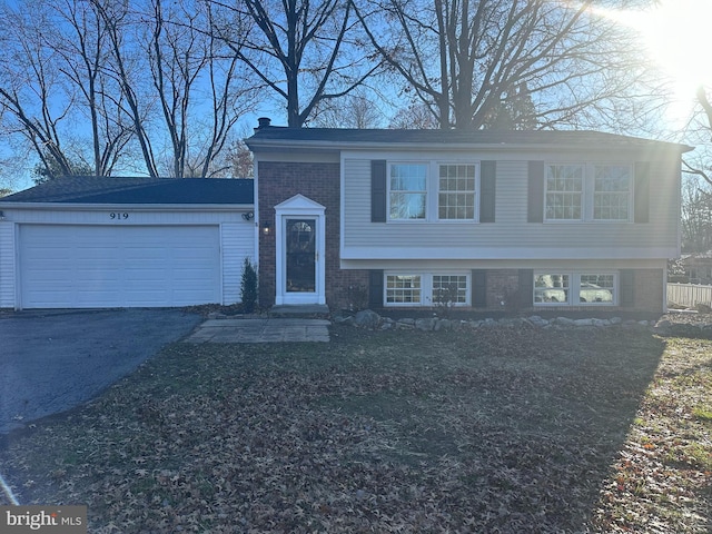 view of front of property featuring a garage