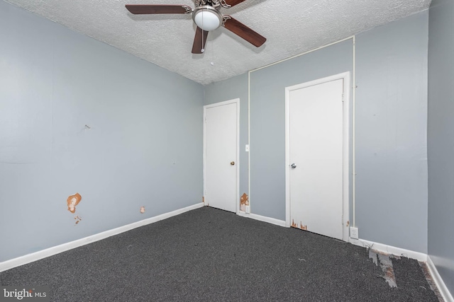 unfurnished bedroom featuring carpet flooring, ceiling fan, and a textured ceiling