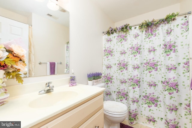 633 E Main St, Fruitland, MD 21826 - bathroom with visible vents, toilet, vanity, and a shower with curtain