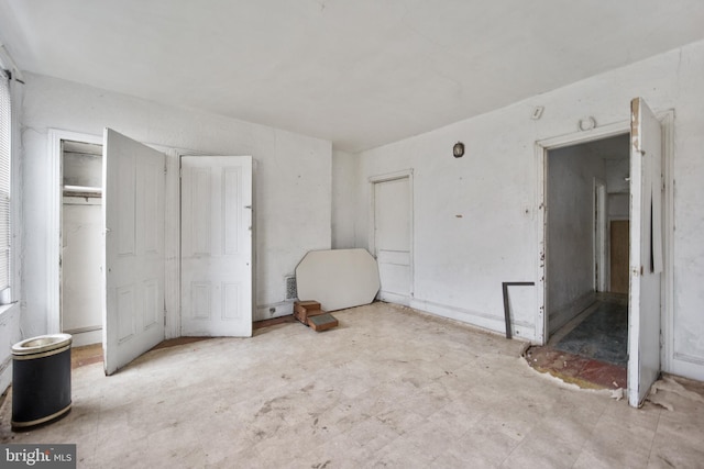 unfurnished bedroom featuring a closet