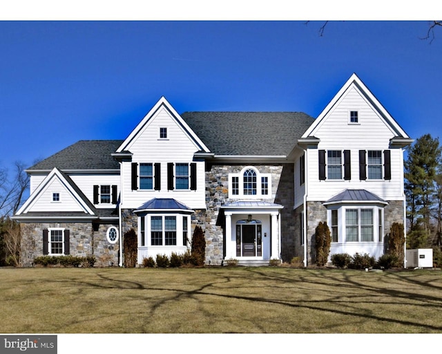 view of front of home featuring a front lawn